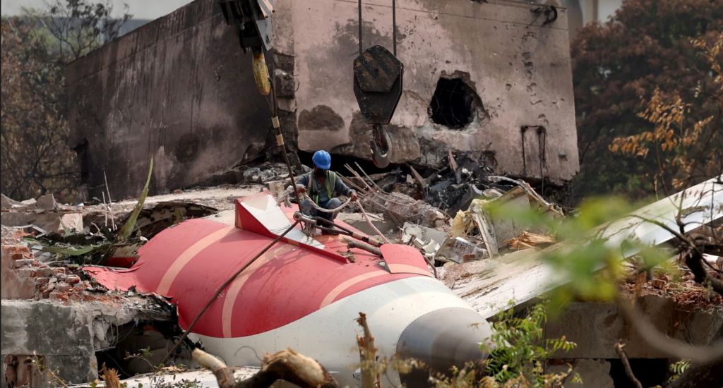 Piloti i “Air India” dha alarmin SOS 1 minutë para përplasjes së avionit