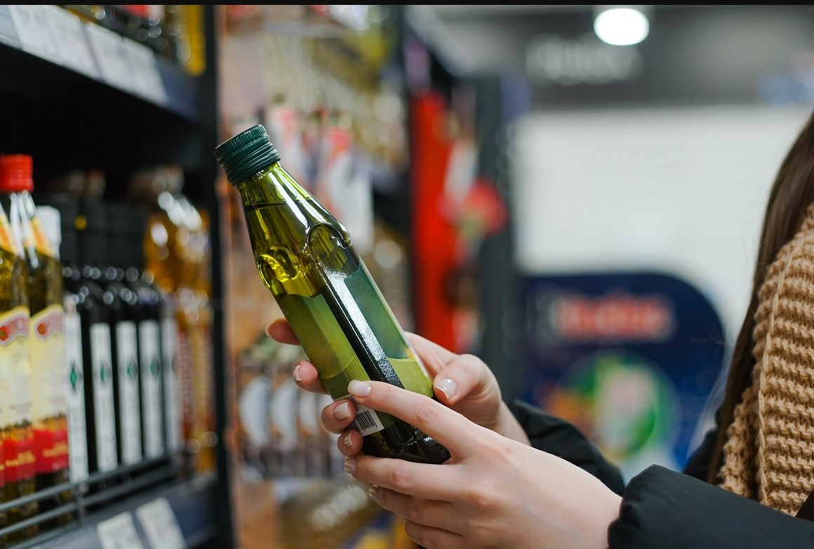 Pse shishet e vajit të ullirit duhet të jenë me ngjyrë të errët? Zbuloni arsyet