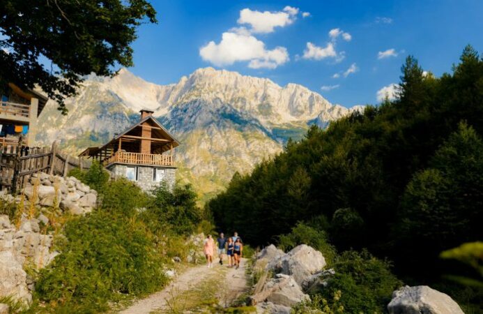 “Independent”: Shqipëria mes destinacioneve më të mira për pushime në vitin 2025