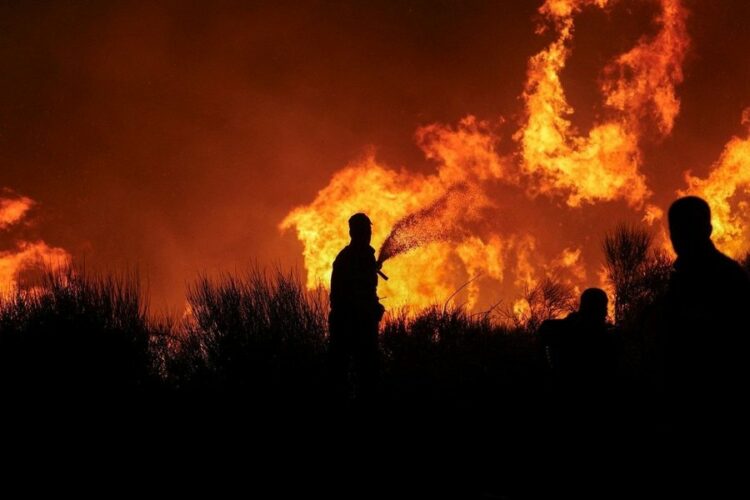 Kreta në flakë, mijëra banorë dhe turistë të evakuuar