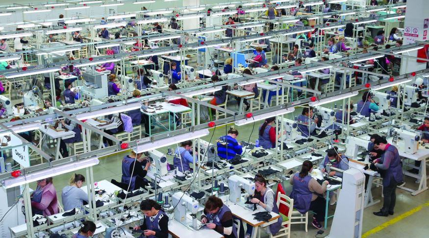 Fasonët paralajmërojnë sërish mbyllje fabrikash dhe shkurtime vendesh pune. Masat e propozuara