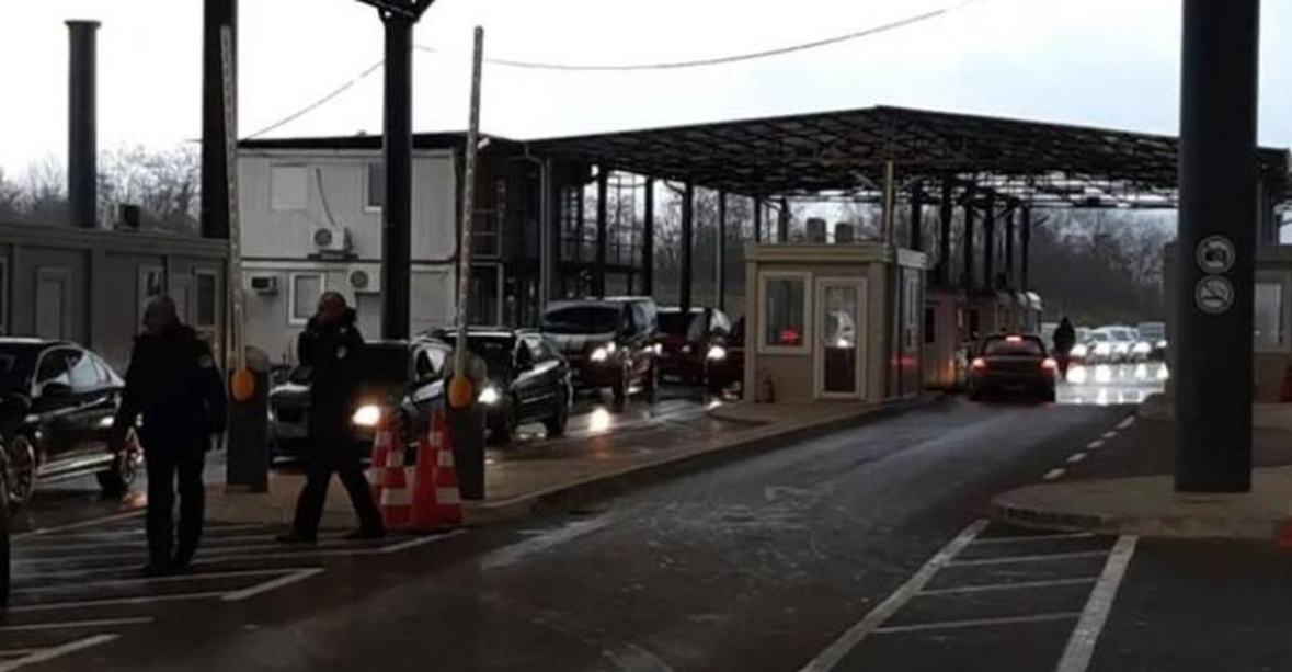 Serbia bllok kufirit me Kosovën/ Bllokada zgjat pak orë në pikën e Merdarës, rihapet rruga 