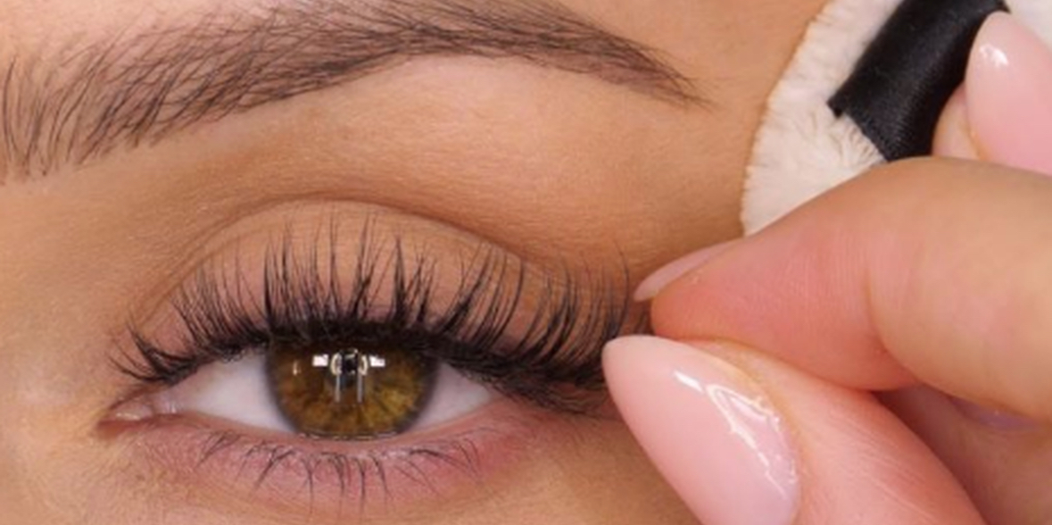 Çfarë duhet të dini para se të vendosni qerpikë false? 