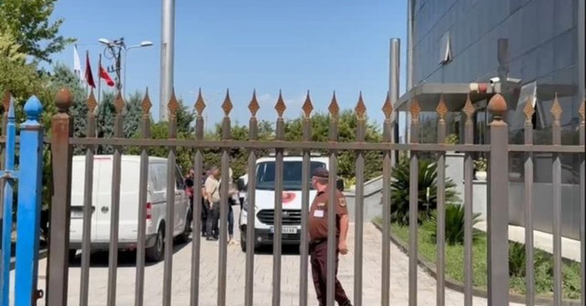 Aksioni i policisë te zyrat e ‘Bankers’ në Fier/ 14 urdhërarreste, deri tani 10 të ekzekutuara 