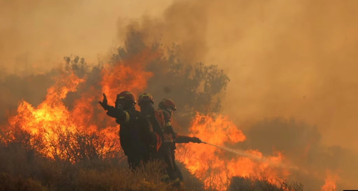 Përhapja e madhe e zjarreve në Kretë, evakuohen mijëra njerëz