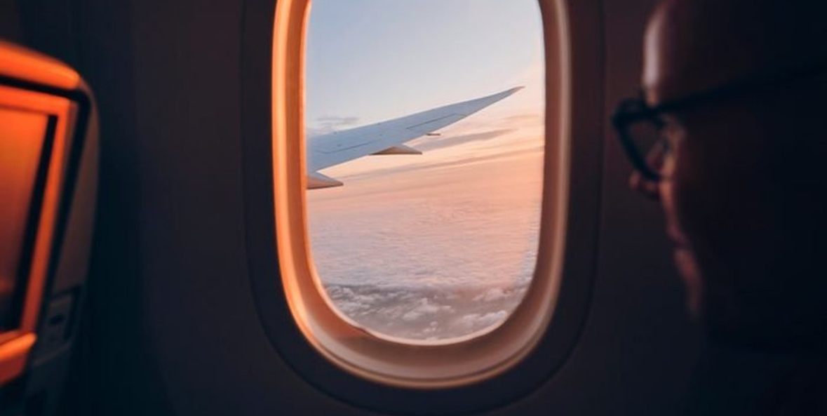 A e dini pse dritaret në avion janë të rrumbullakëta? Ka një arsye të rëndësishme 