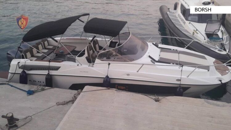 Shkeli perimetrin e sigurisë në plazhin e Borshit, policia gjobit drejtuesin e skafit