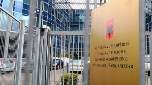 Mori 2 mijë euro për legalizimin e një banese, GJKKO merr vendimin për punonjësin e Kadastrës dhe një nga të pandehurit