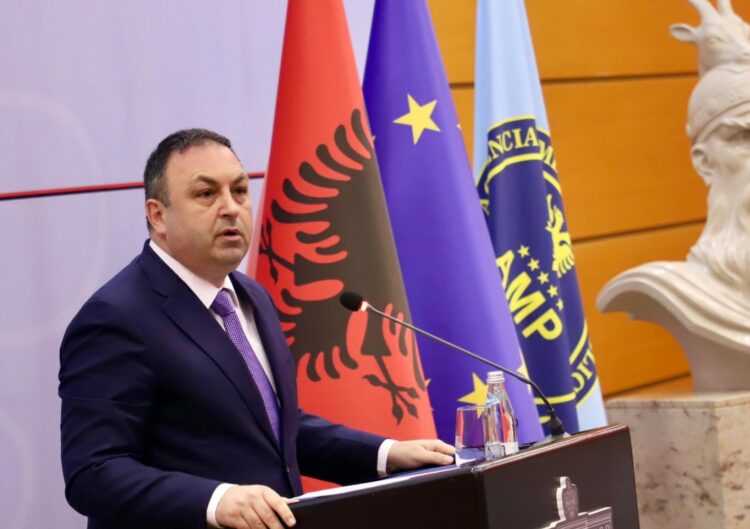 Aplikacion i ri për të raportuar abuzimet nga policia, zjarrfikësit e garda