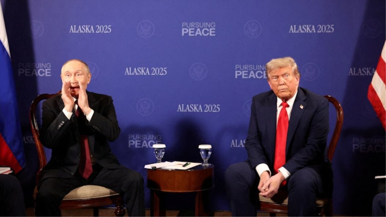 Trump dhe Putin shtrëngojnë duart në Anchorage, nis takimi dypalësh