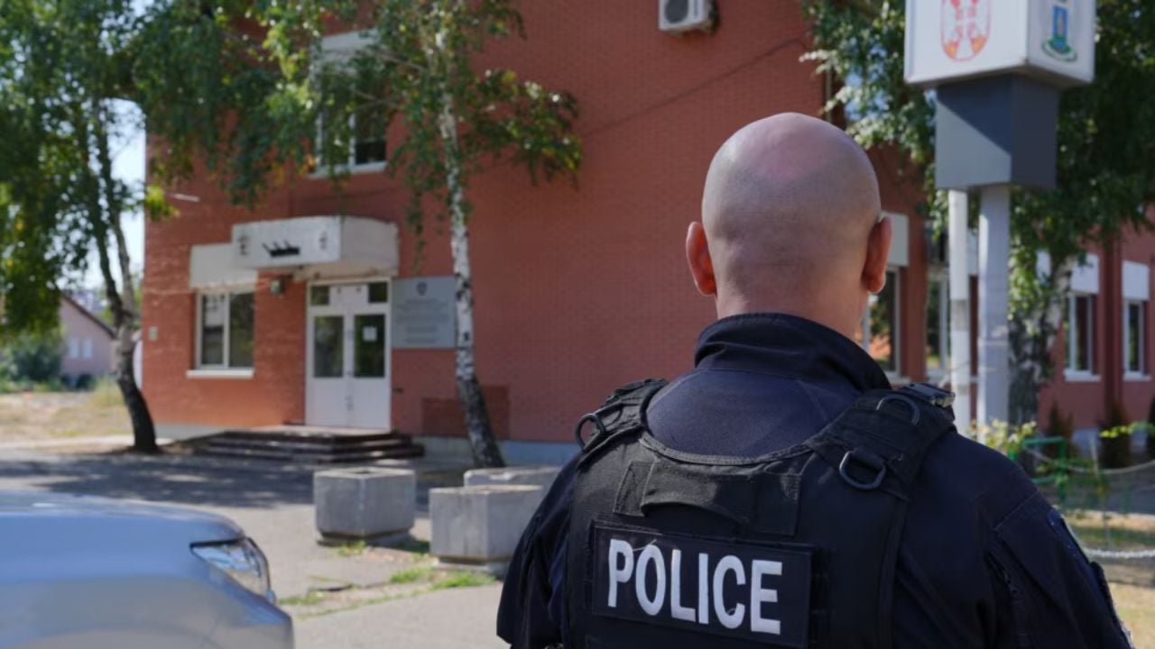 U arrestua nën akuzat për spiunazh, bastiset shtëpia e serbes në Kosovë