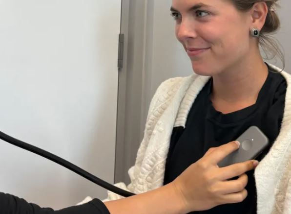 Studiuesit britanikë krijojnë stetoskopin me inteligjencë artificiale, zbulon sëmundjet e rënda të zemrës brenda sekondash