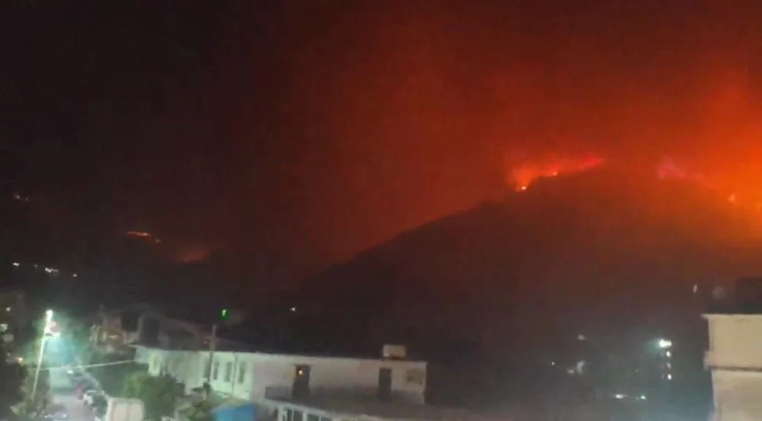 Delvina në situatë të jashtëzakonshme nga zjarri, spitali heq bombolat e oksigjenit për shmangien e shpërthimeve