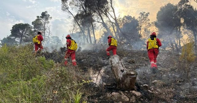 Ministria e Mbrojtjes: Janë evidentuar 25 vatra zjarri, një mbetet aktive