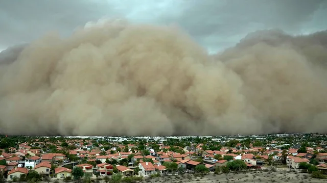 VIDEO/ Stuhia masive e rërës &#8220;gllabëron&#8221; qytetin