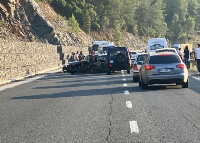 Makina përplas një këmbësor, i plagosuri në gjendje të rëndë te spitali i Traumës