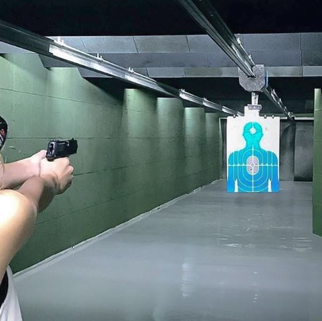 24-vjeçarja plagosi aksidentalisht veten në poligon dhe ndërroi jetë/ Gjykata e Prishtinës lë në paraburgim instruktorin, nuk veproi sipas rregullave