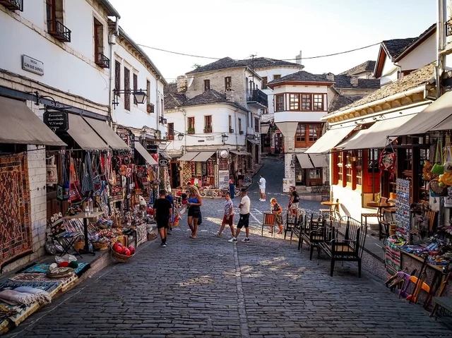 Shqipëria ndër tre vendet më të pakënaqura në Europë për gjendjen financiare