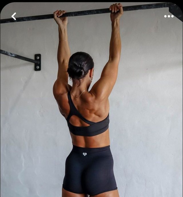 Çfarë duhet të pish para dhe pas palestrës