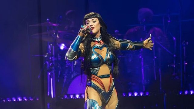 Moment dramatik në koncertin e Katy Perry, një fanse humb ndjenjat