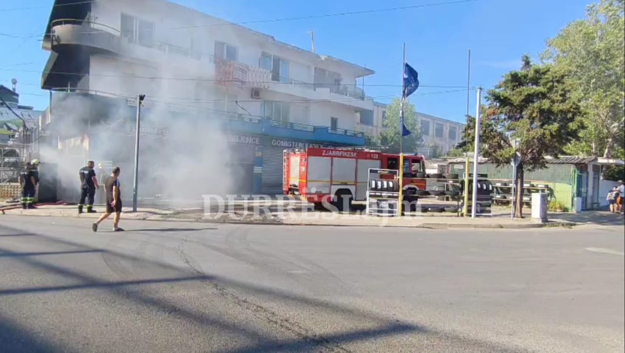 Video/ Digjet një gomisteri në Shkozet, angazhohen katër mjete zjarrfikëse