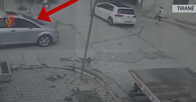 Qëlloi me kallash ndaj makinës, policia zbardh ngjarjen: 2 të arrestuar