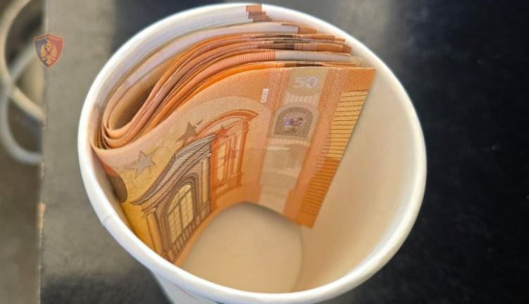 Ryshfet për tendën/ Policia jep detajet: Pas hekurave një punonjës i IMT-së, një në kërkim. Eurot ishin futur në…