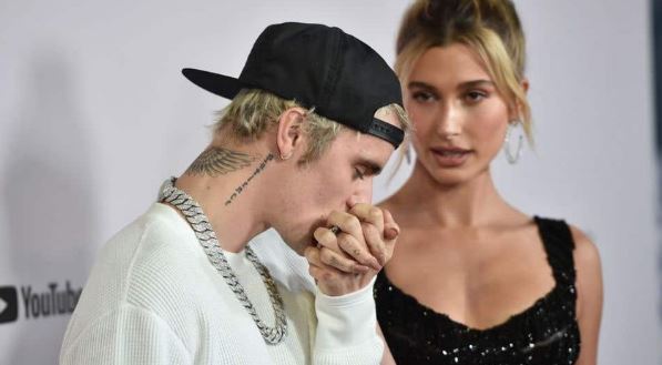 Justin Bieber u jep fund thashethemeve për krizë në martesë me një dedikim për Hailey-n