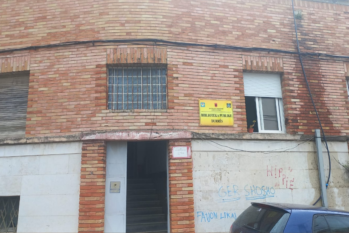 Biblioteka e Durrësit, më shumë fonde për qira objekti sesa për libra