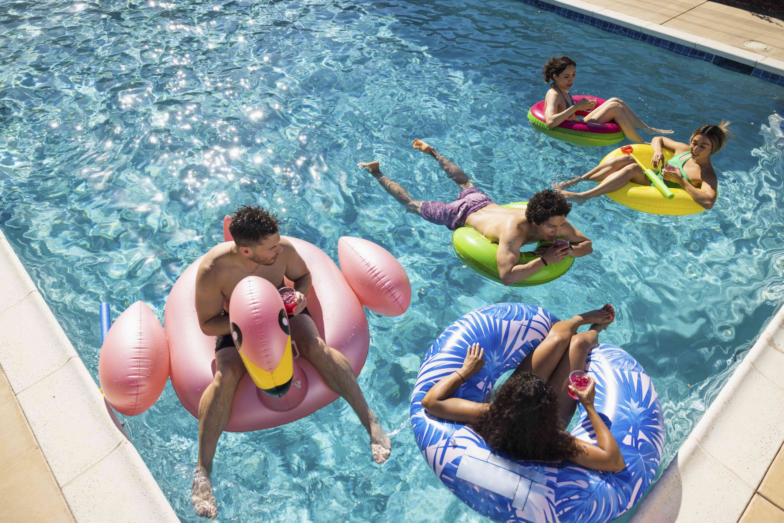 Si të mbrohemi nga infeksione të ndryshme, që mund të shkaktojë uji i pishinave