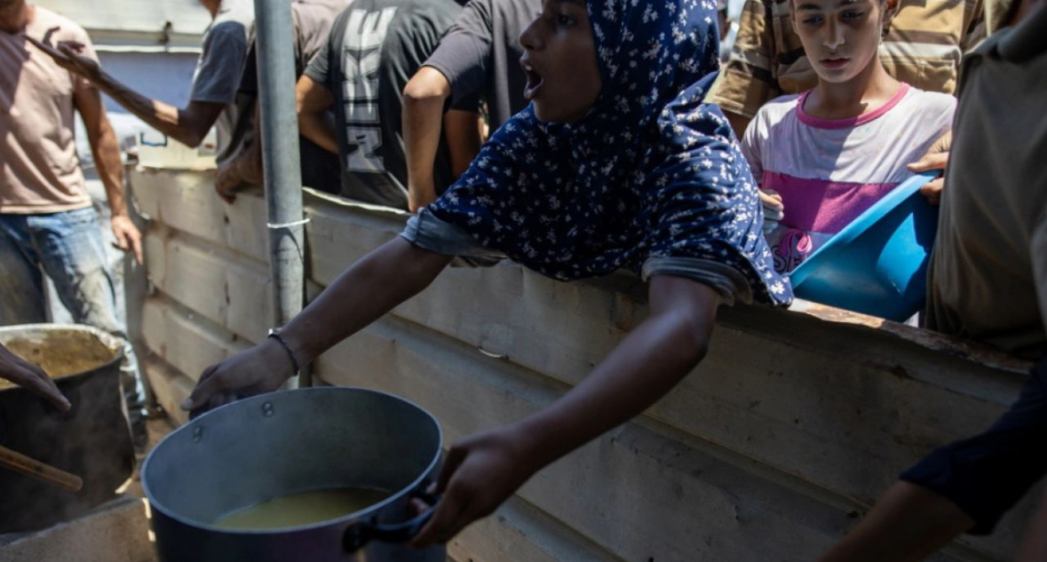 Vijojnë sulmet në Gaza, 68 viktima në 24 orët e fundit, 56 prej tyre humbën jetën teksa prisnin në pikat e shpërndarjes së ndihmave