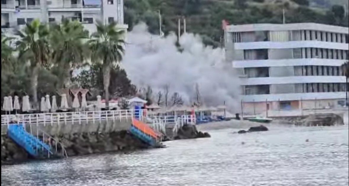 Video/ Shembet me shpërthim të kontrolluar godina 3 katëshe në Radhimë