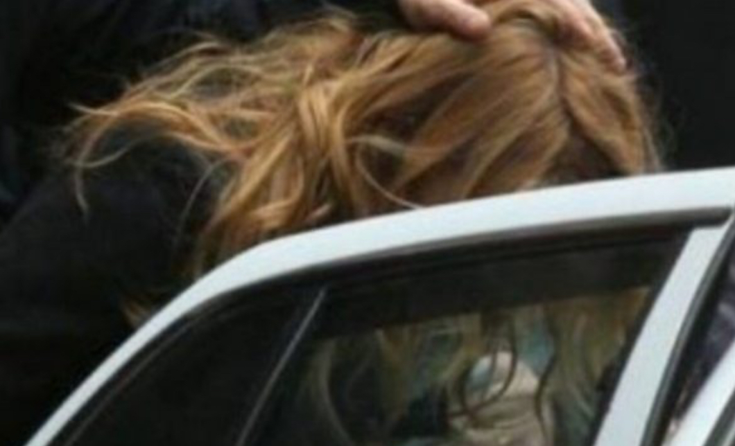 Tentoi të rrëmbente të miturën pranë banesës, por ndalohet nga dy qytetarë që e ndoqën me automjet