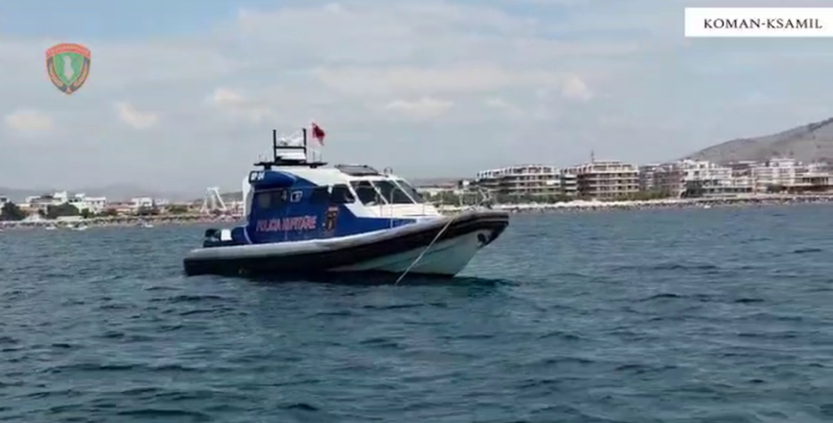 Policia: Bllokohen 35 mjete lundruese, shpëtohen 19 pushues në det 