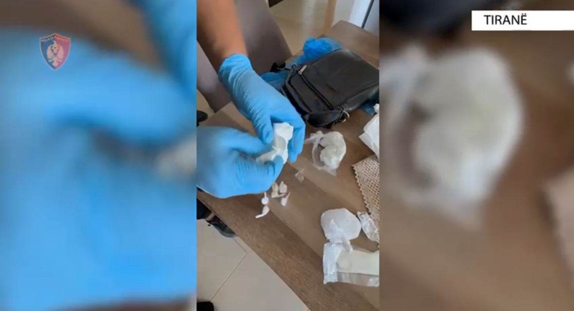 Laborator droge në Yzberisht/ Arrestohet pronari i banesës, sekuestrohen armë, kanabis çokollatë dhe kokainë