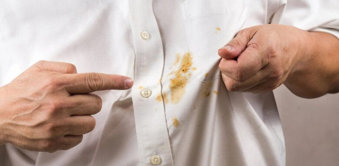 Ja produkti që ju ndihmon të hiqni njollat e yndyrës në rroba 