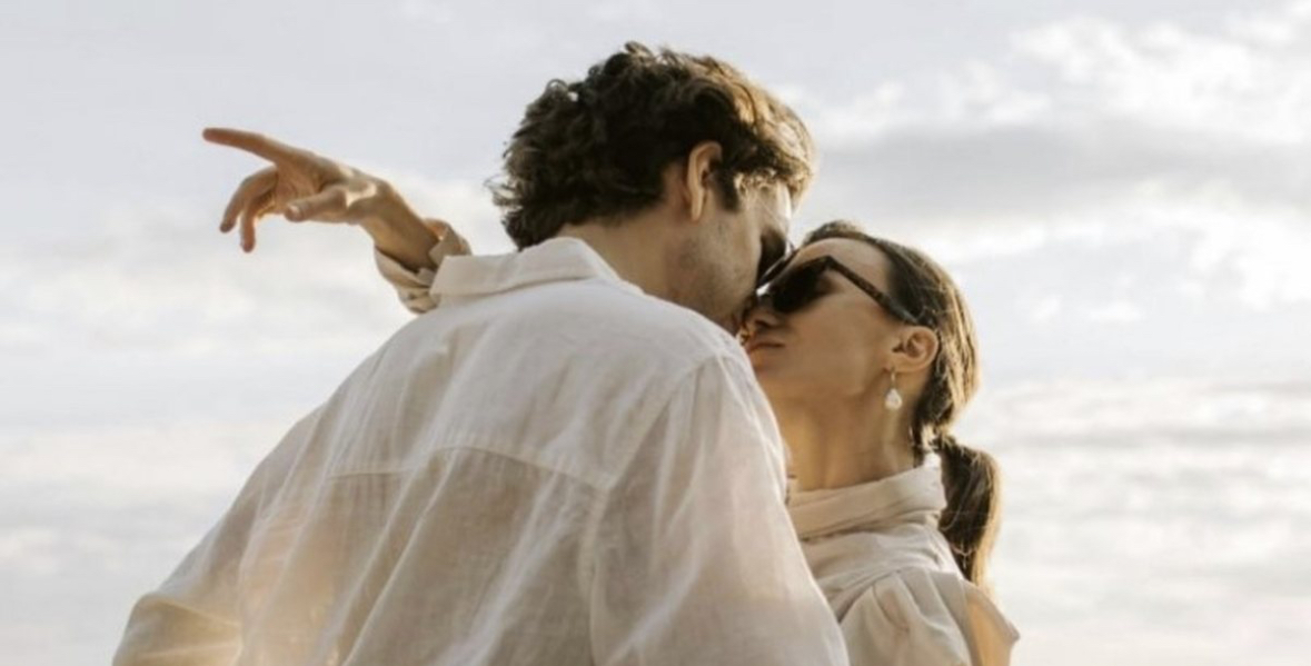 18 komplimente që burrat mezi presin t’i dëgjojnë nga gratë! 