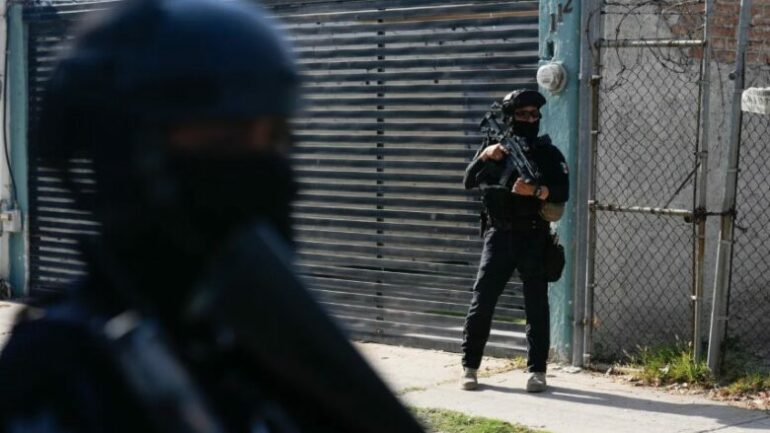 Zbulim makabër! Gjenden 32 trupa të pajetë në “varre sekrete” në Meksikë