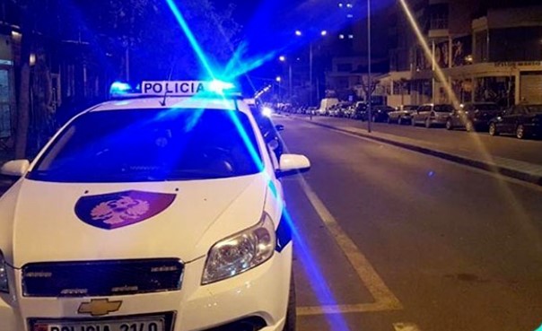 Plagosje me thikë në Korçë, konflikt mes disa personave në zonën e Pazarit! Një person dërgohet me urgjencë në spital