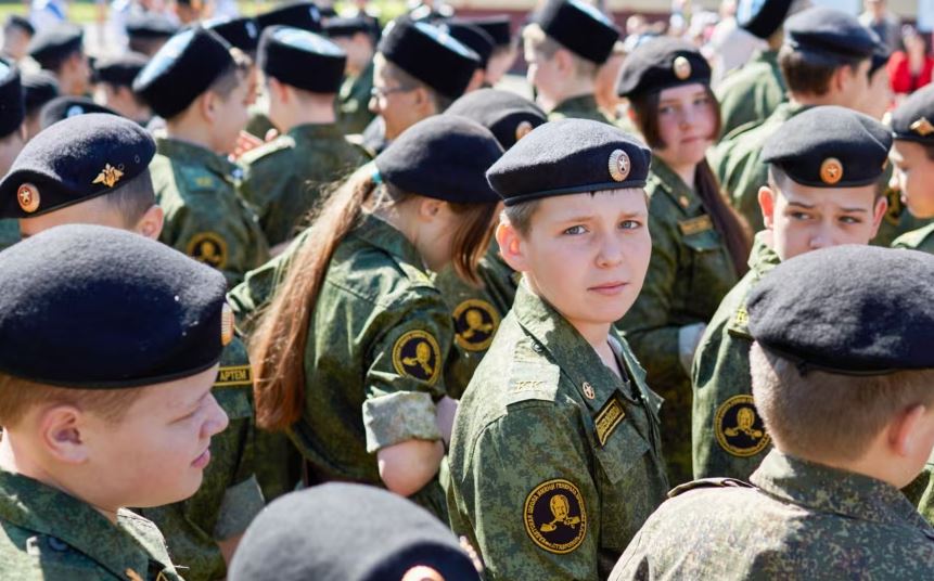 Rusia nis testime për t’i identifikuar liderët që në moshë të vogël! Qëllimi, rritja e ndjenjës së patriotizmit dhe nxitjes drejt roleve ku performojnë më mirë
