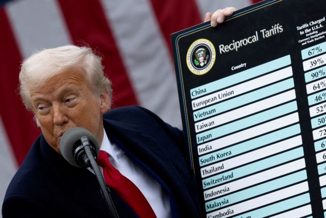 Tarifat e reja gjithëpërfshirëse të Trump ndaj dhjetëra vendeve kanë hyrë sot në fuqi