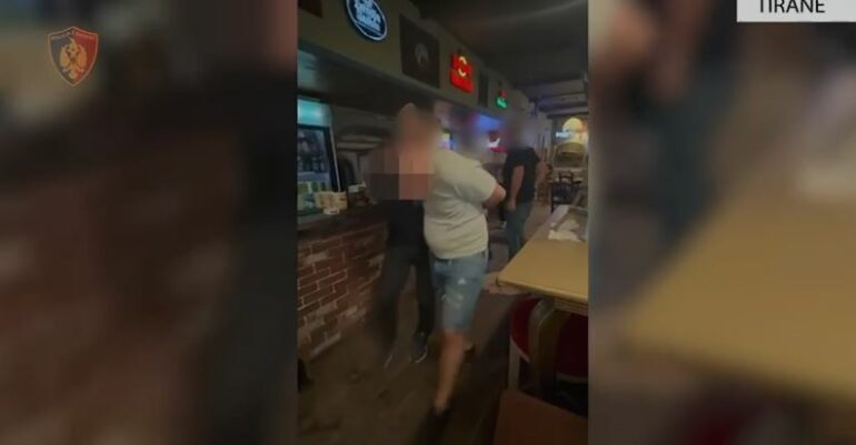 U kapën në flagrancë në një lokal me një pako me kokainë, vihen në pranga 4 shtetas