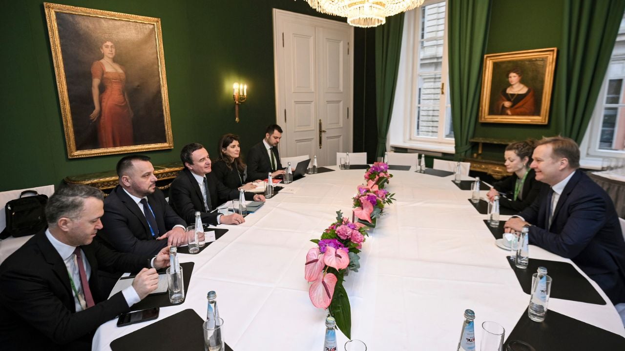 BE pezullon takimet zyrtare me Albin Kurtin, deri në formimin e qeverisë me mandat të plotë