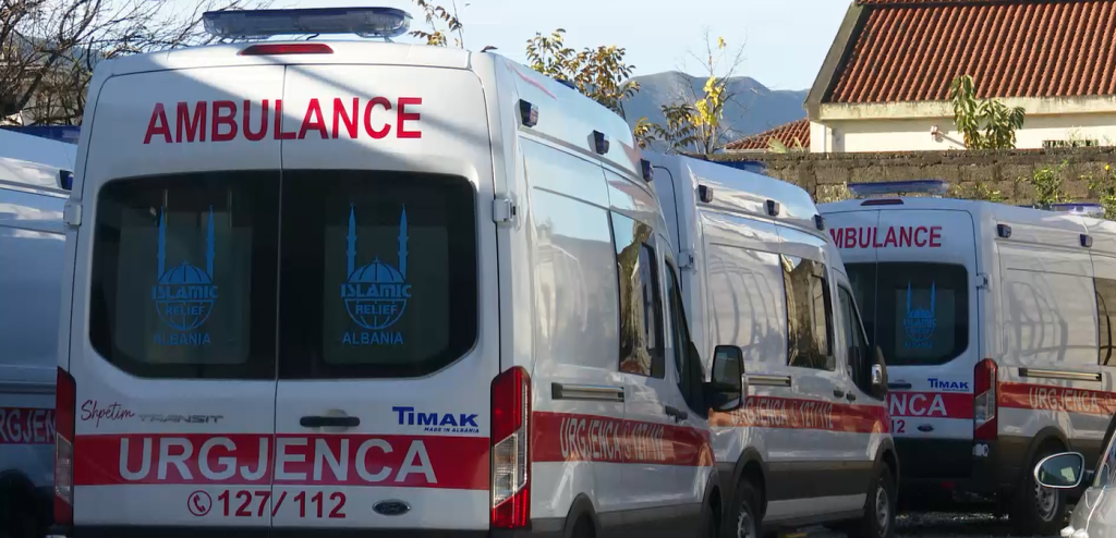 E moshuara i jep fund jetës në oborrin e banesës, dyshohet se është vetëdjegur