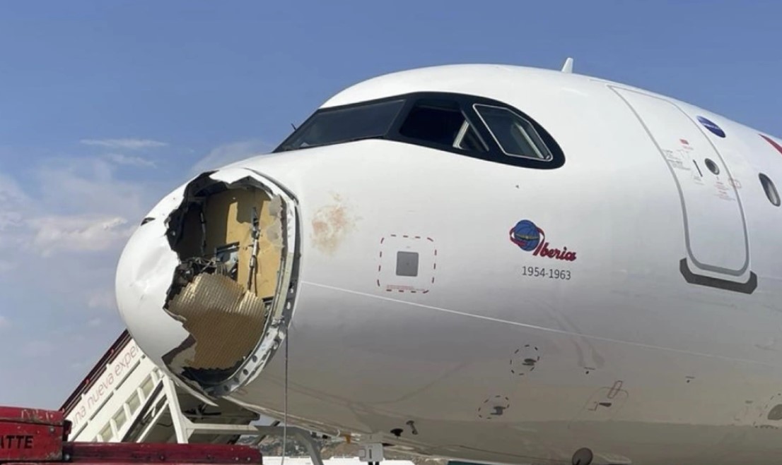 Avioni përplaset me një zog dhe bën ulje emergjente pak pas nisjes! Shikoni pamjet