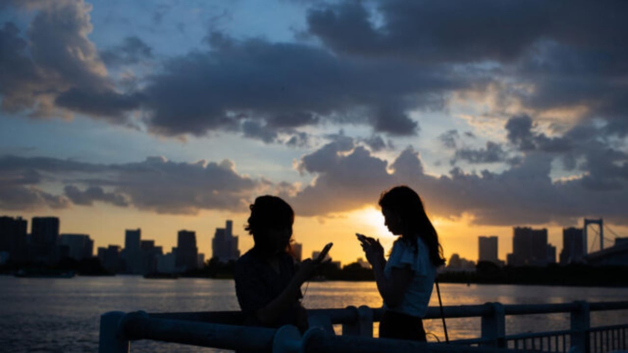 Në këtë qytet, kryebashkiaku po mendon të kufizojë përdorimin e telefonave në vetëm dy orë në ditë