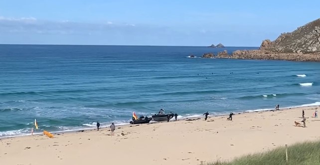 Operacion antidrogë në një plazh, zbulohen 18 milionë paund kokainë (VIDEO)