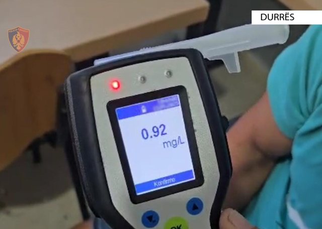 EMRI/ Tentoi të vriste me makinë komshiun e tij në Durrës, prangoset 40-vjeçari