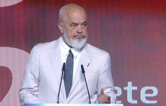 Zjarret në vend/ Rama: Do të kemi së shpejti flotën tonë të avionëve zjarrfikës