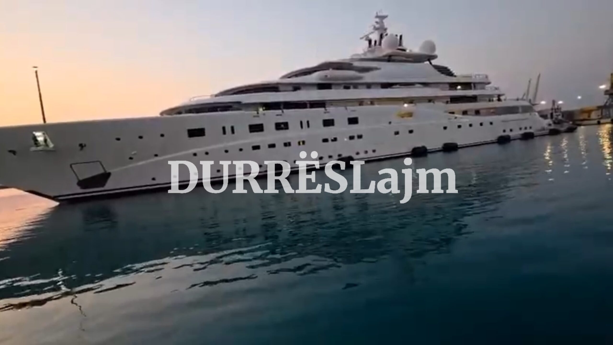 3 superjahte në portin e Durrësit, sasi rekord nafte për furnizimin e tyre (VIDEO)